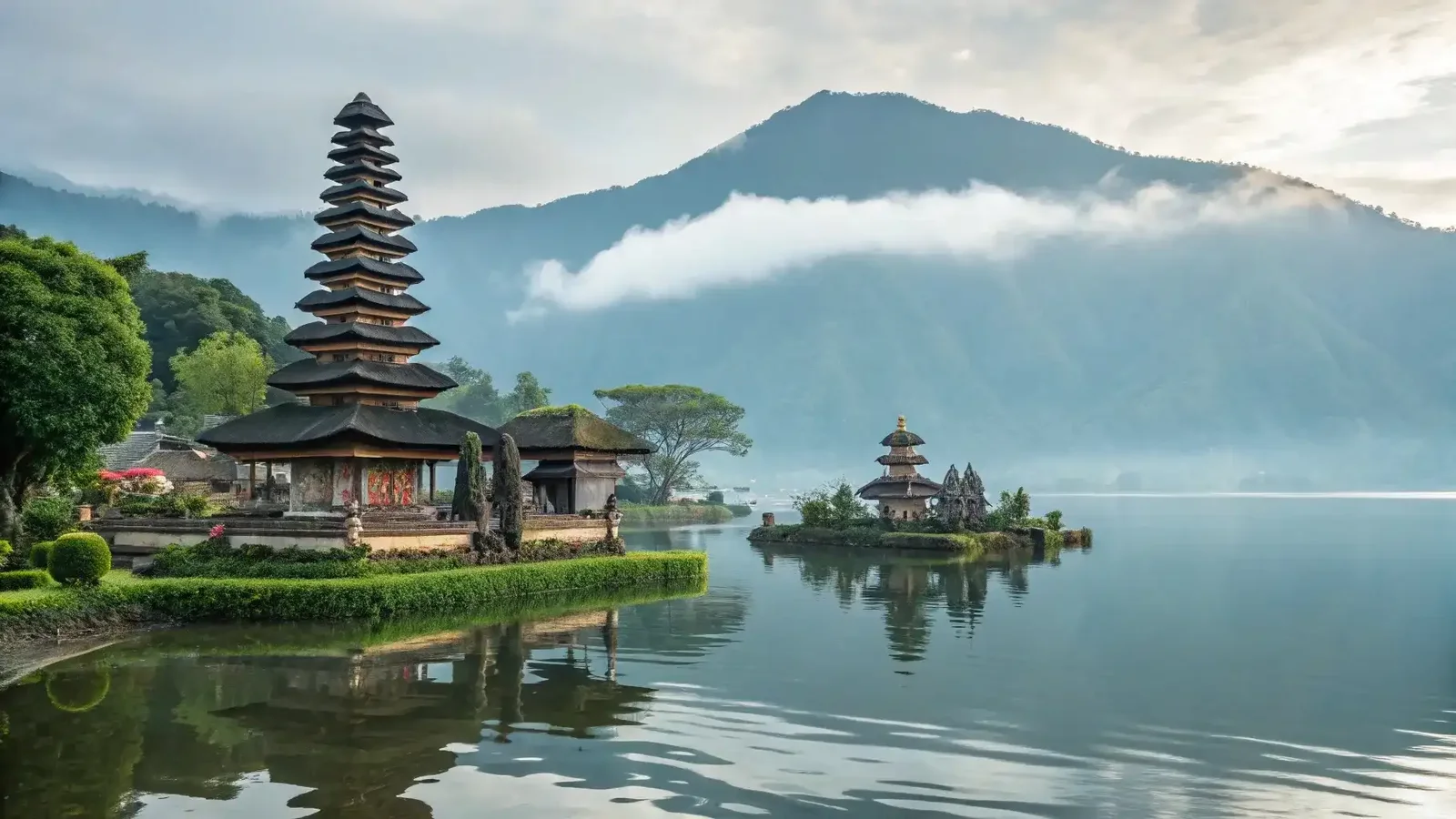 Ulun Danu Beratan temple on Lake Beratan in Bali